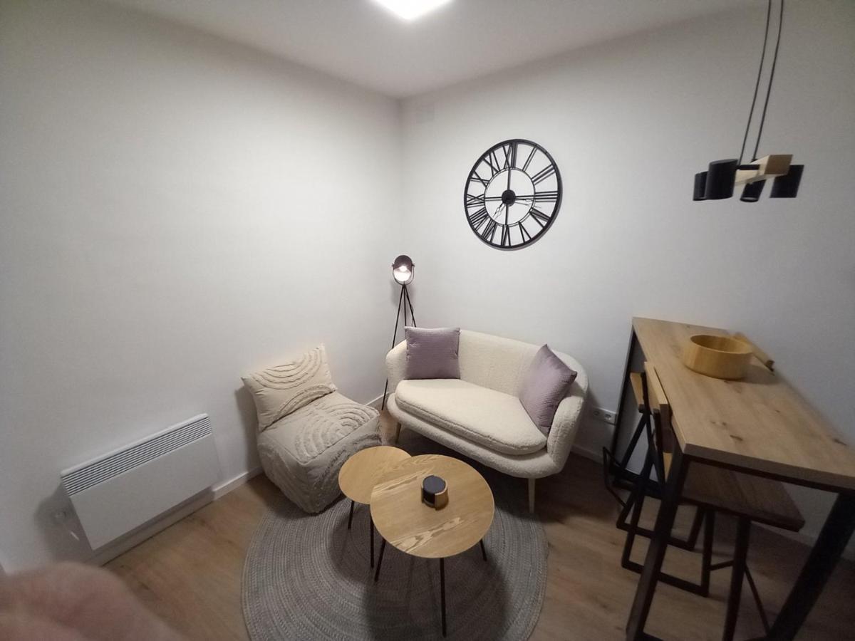 Cute 1bdr In Center Apartment *